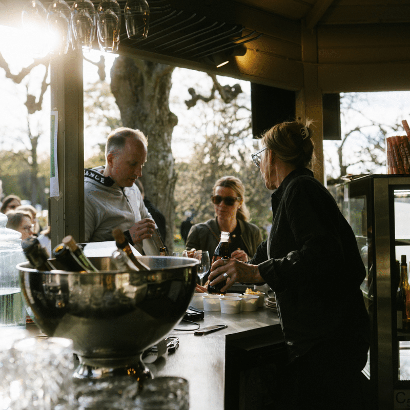 Ulriksdals Värdshus vinkiosk i trädgården